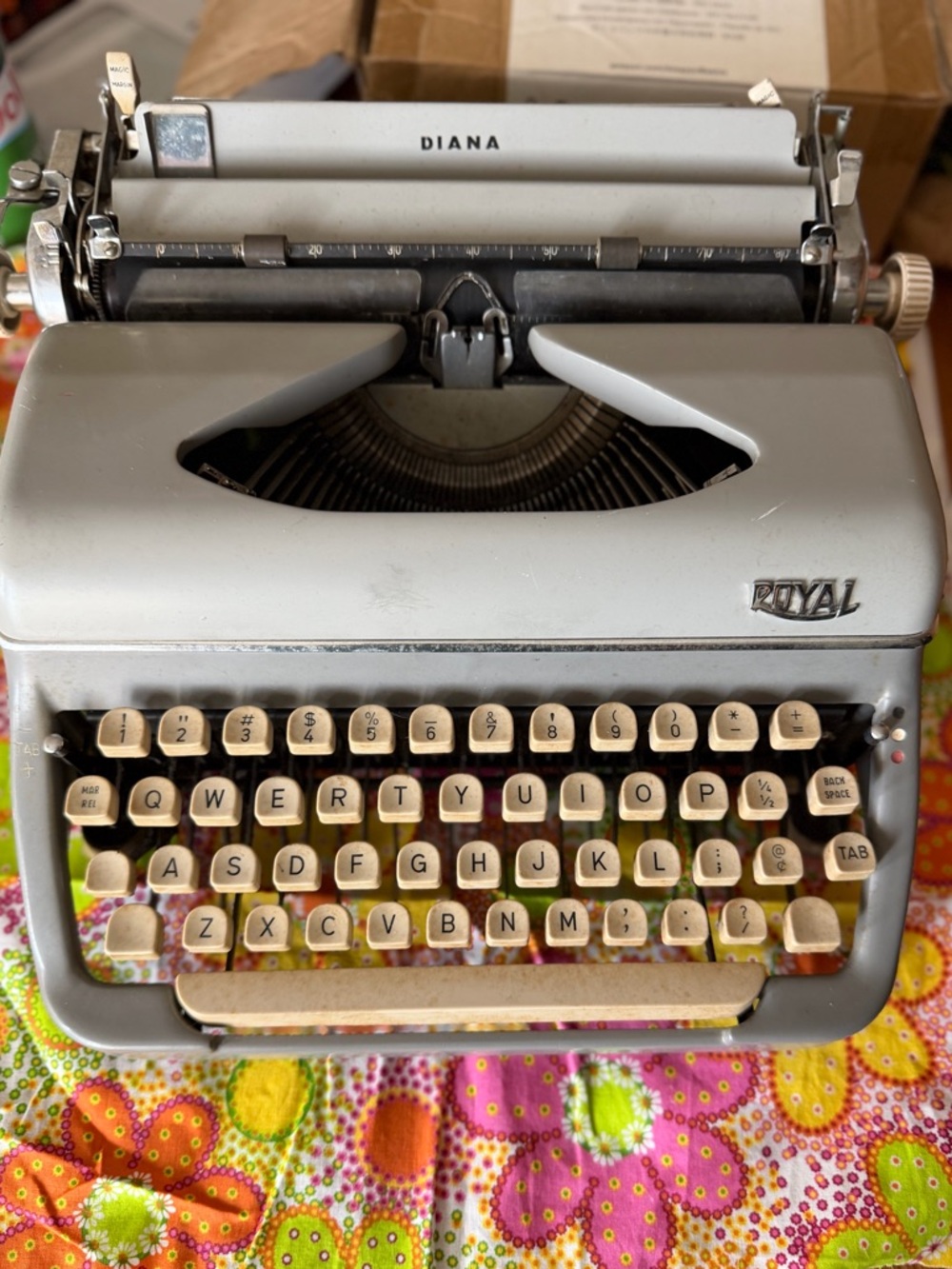 Royal Diana Vintage Manual Typewriter in Light Gray